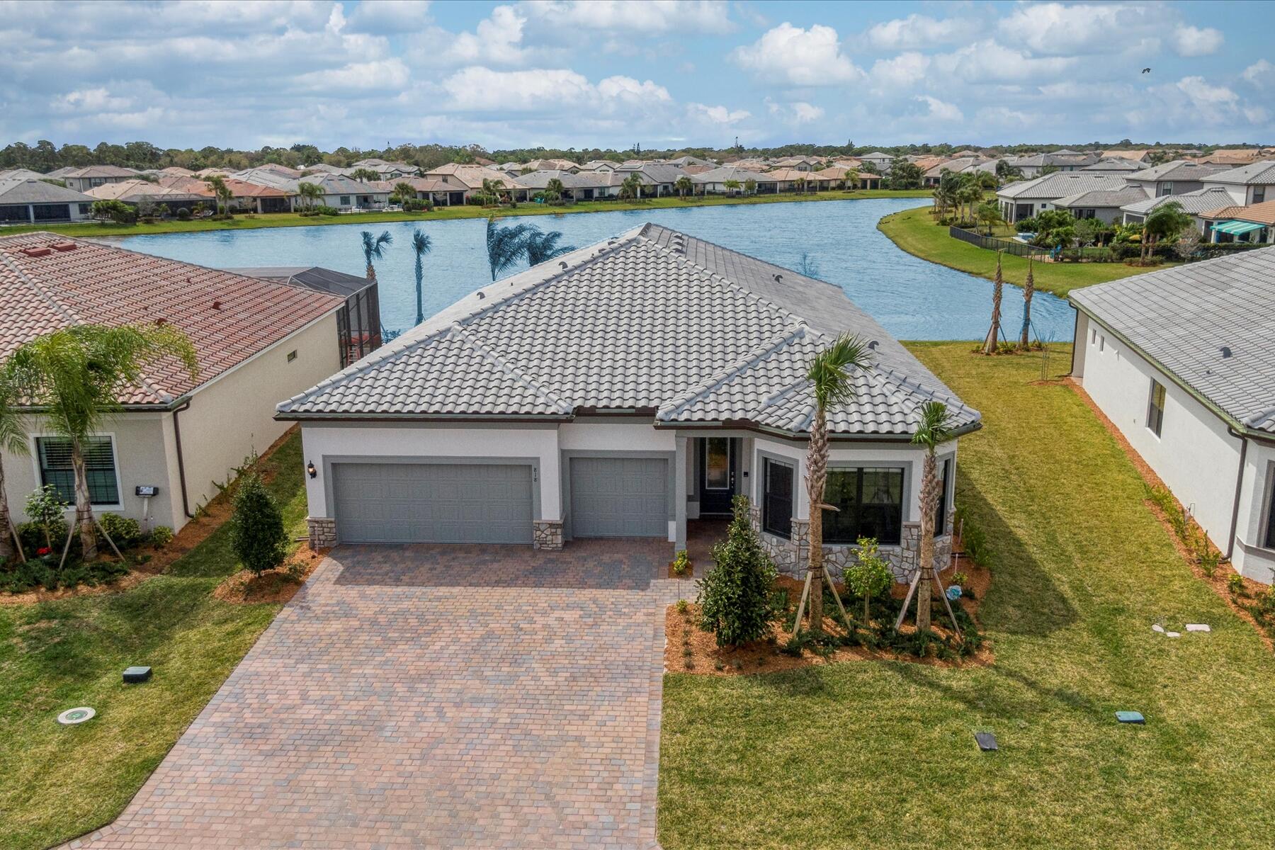 818 Courances Dr, Port Saint Lucie, FL 34984