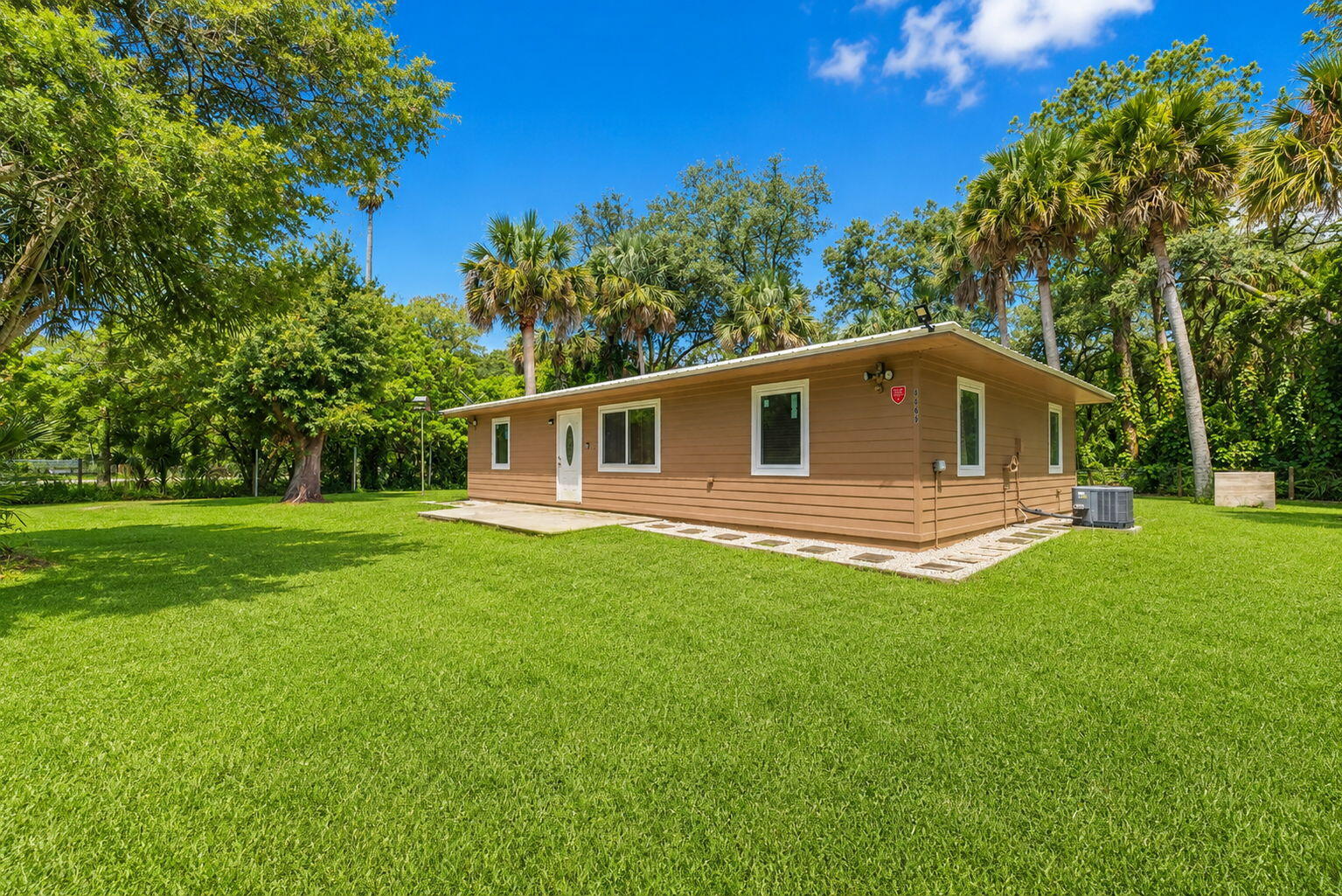 6868 E Center St, Okeechobee, FL 34974 photo