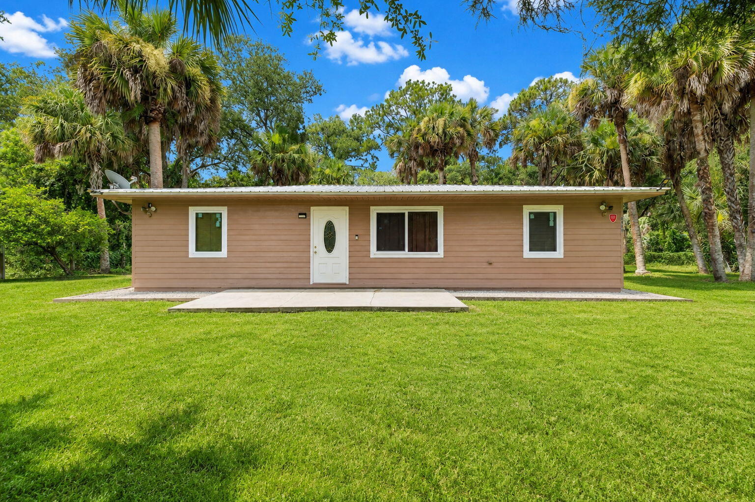 6868 Center St, Okeechobee, FL 34974