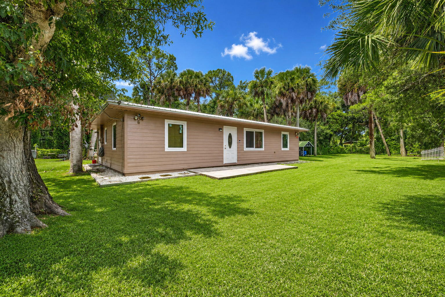 6868 E Center St, Okeechobee, FL 34974 photo