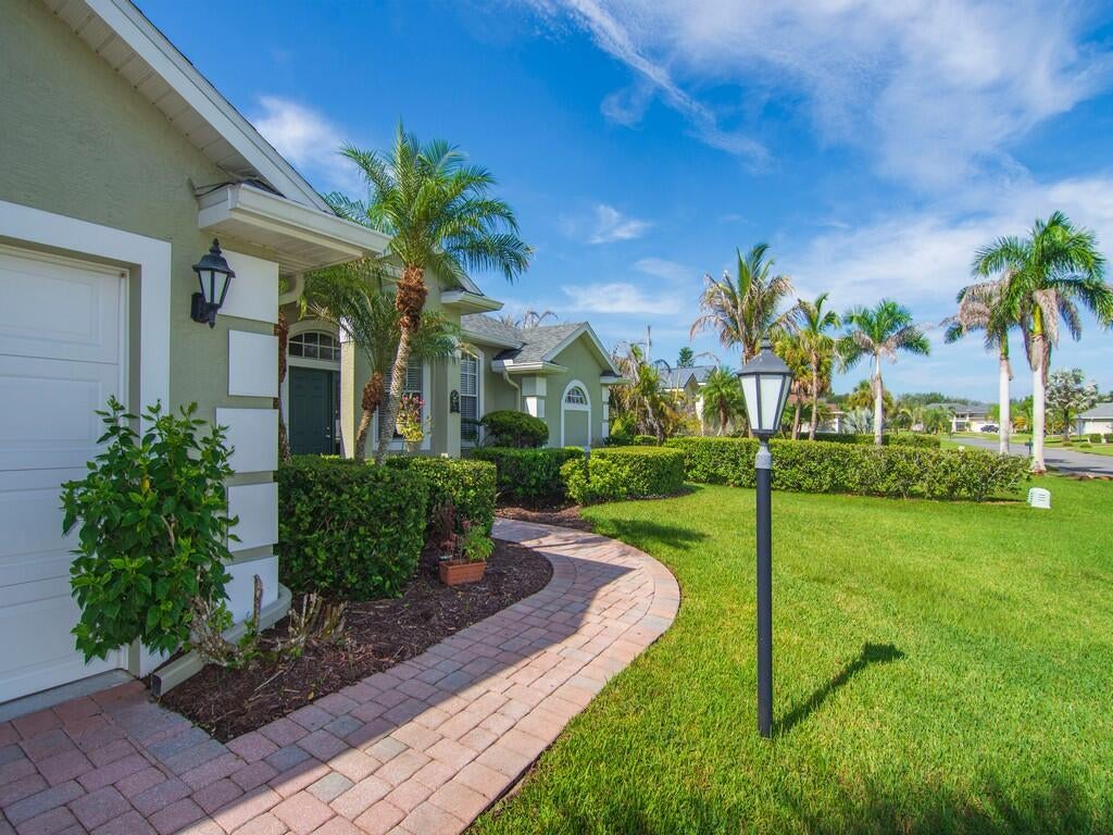 5625 Riverboat Cir, Vero Beach, FL 32968 photo