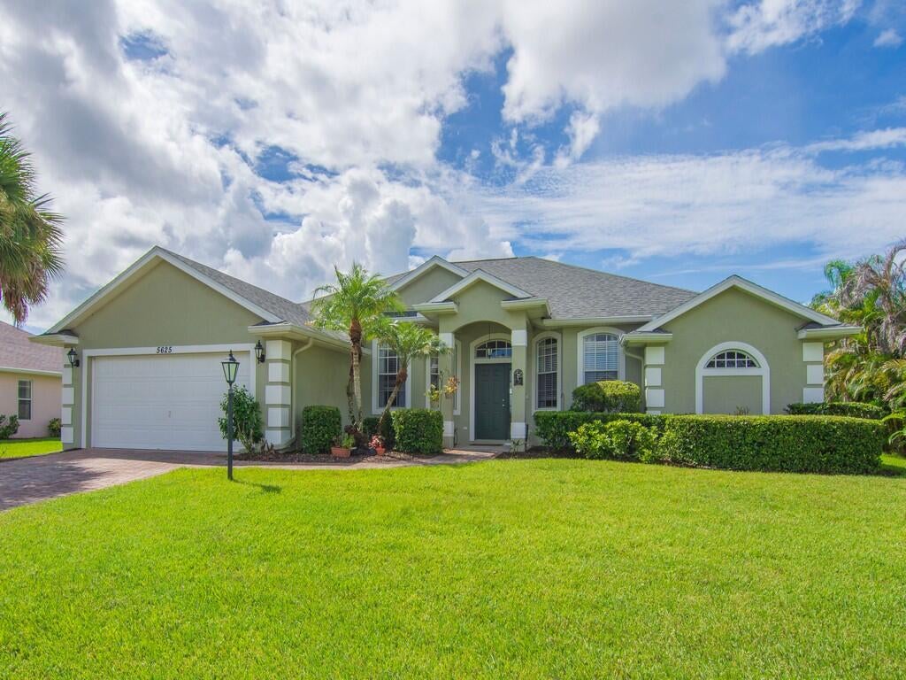 5625 Riverboat Cir, Vero Beach, FL 32968