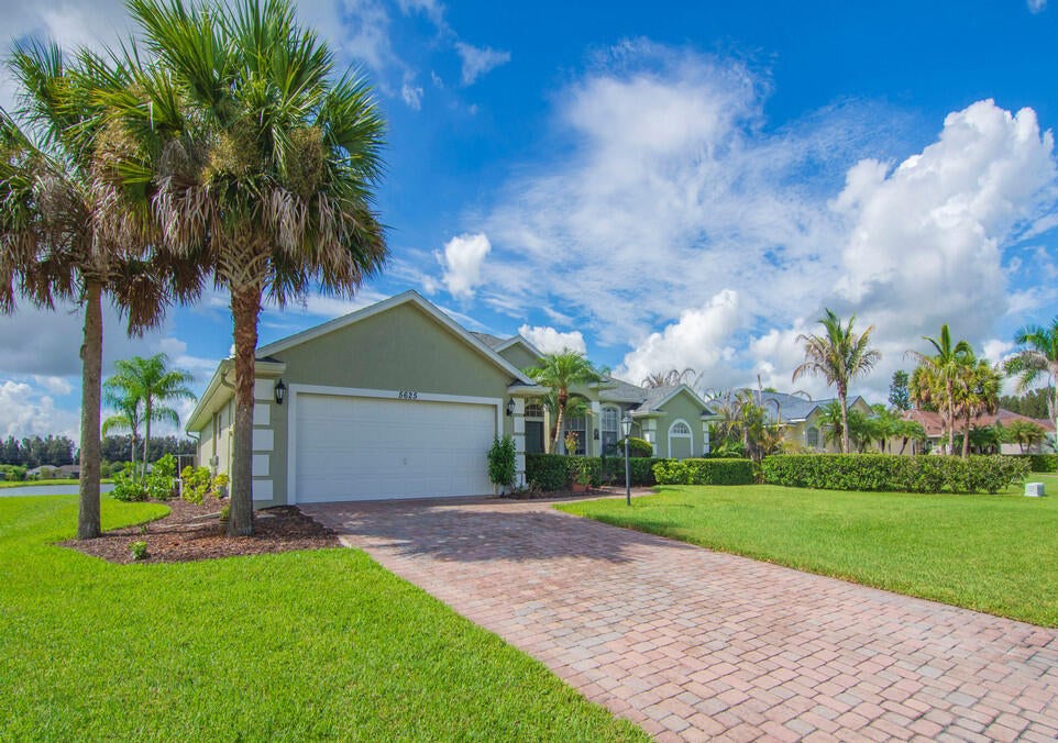 5625 Riverboat Cir, Vero Beach, FL 32968 photo