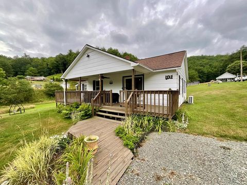 Single Family Residence in Independence VA 159 Locust Lane.jpg