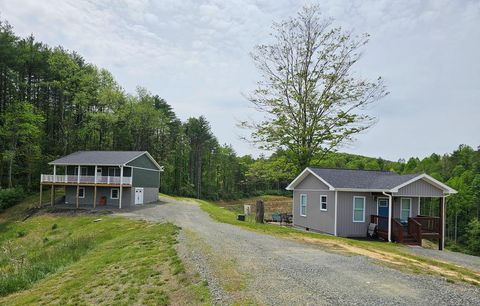 Single Family Residence in Independence VA 183 John's Creek.jpg