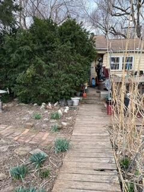 Single Family Residence in Springfield MO 2221 N Kellett Avenue.jpg