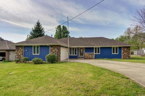 Single Family Residence in Springfield MO 1946 E Arlington Drive.jpg