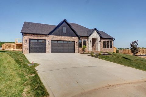 Single Family Residence in Springfield MO 5087 E Ferdinand Court.jpg
