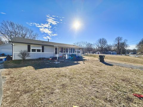 Single Family Residence in Aurora MO 608 S Roosevelt Avenue.jpg