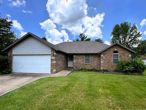 Single Family Residence in Springfield MO 4818 W Kathryn Court.jpg