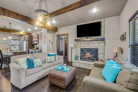 Condominium in Branson MO 2290 Indian Point Road.jpg