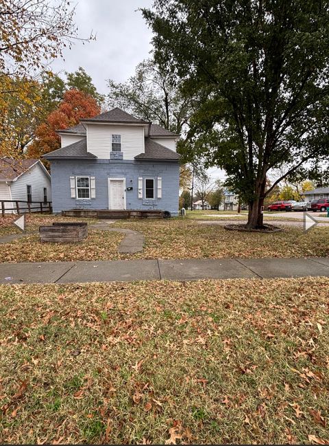Single Family Residence in Springfield MO 1201 W Chase Street.jpg