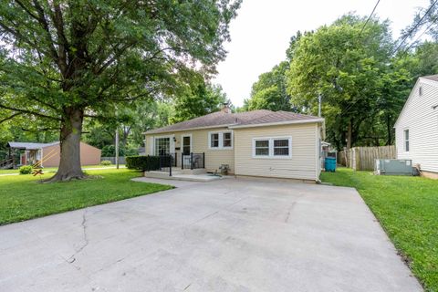 Single Family Residence in Springfield MO 220 E Portland Street.jpg