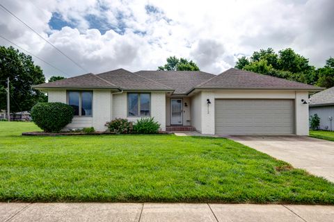 Single Family Residence in Springfield MO 3112 S Fort Avenue.jpg