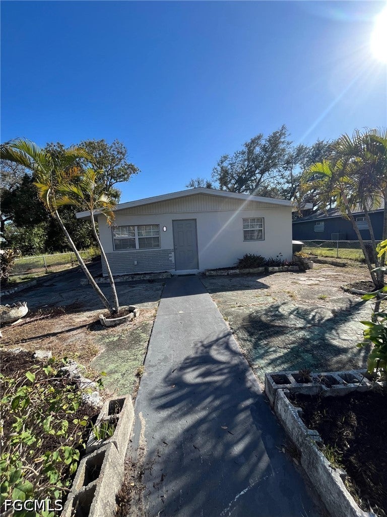 2640 Saint Charles St, Fort Myers, FL 33916 photo