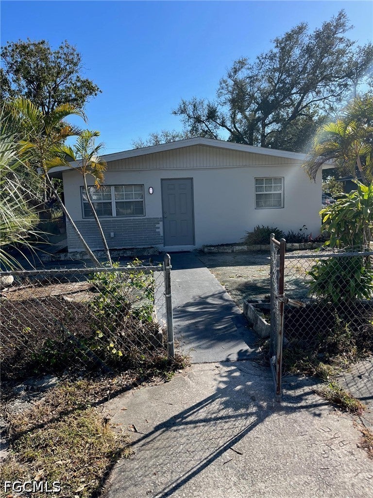 2640 Saint Charles St, Fort Myers, FL 33916 photo