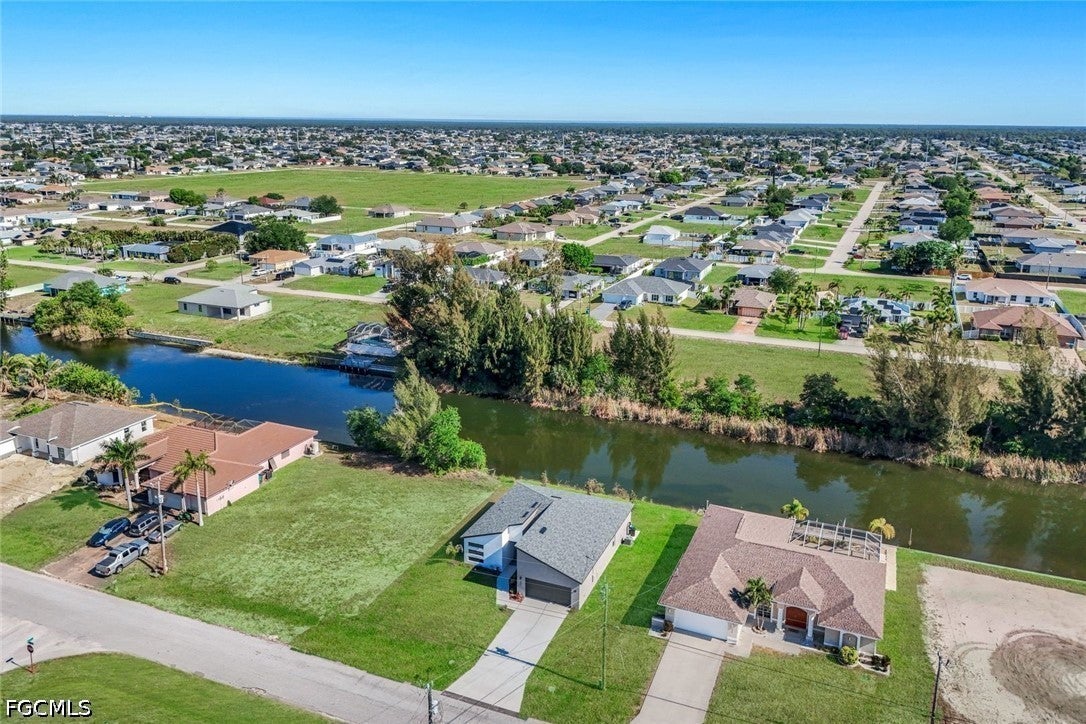 421 NE 19 Terrace, Cape Coral, FL 33909 photo