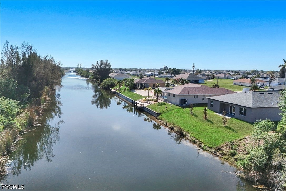 421 NE 19 Terrace, Cape Coral, FL 33909 photo