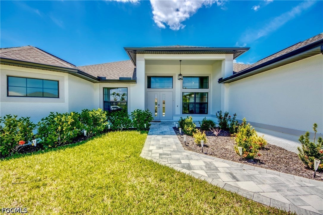 2104 SW 28 Ln, Cape Coral, FL 33914 photo