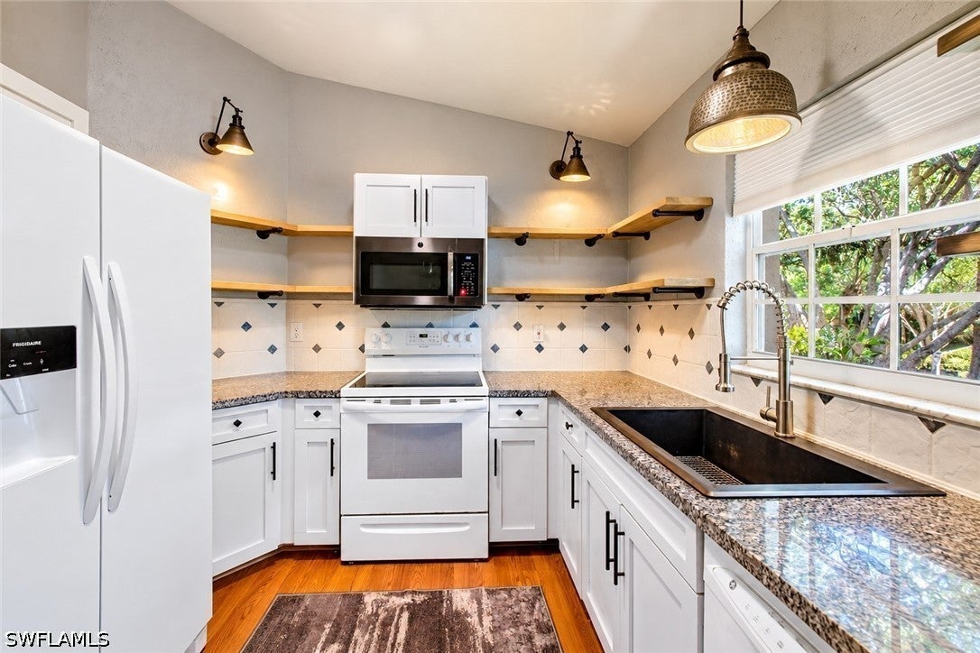 3795 Fieldstone Blvd, Naples, FL 34109