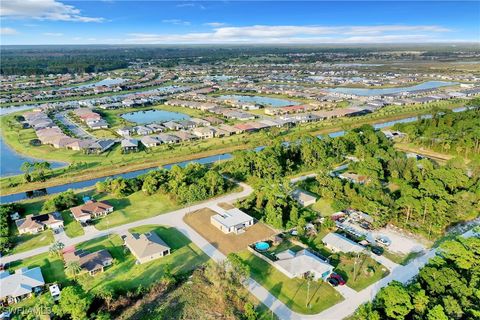 Single Family Residence in Lehigh Acres FL 522 Alabaster Street.jpg
