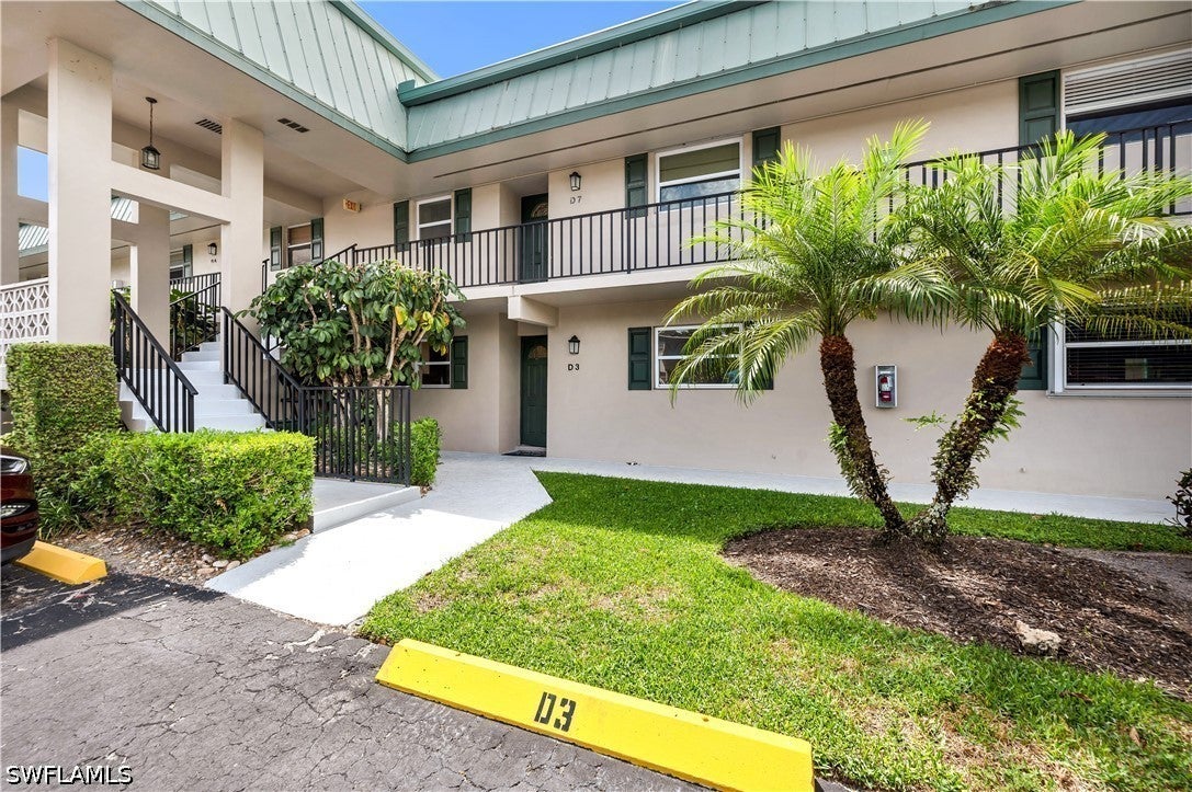 600 Valley Stream Dr, Naples, FL 34113
