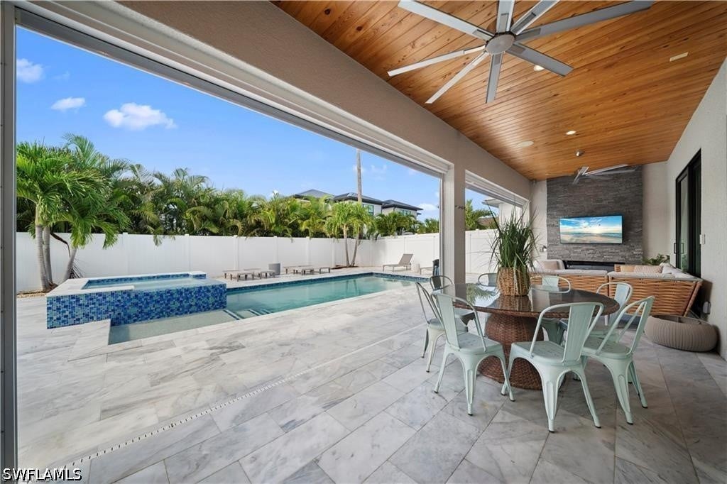 828 100 Ave, Naples, FL 34108