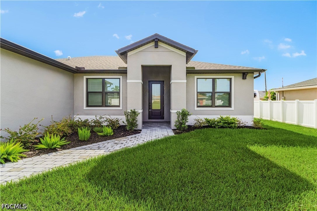 825 9 Ct, Cape Coral, FL 33991