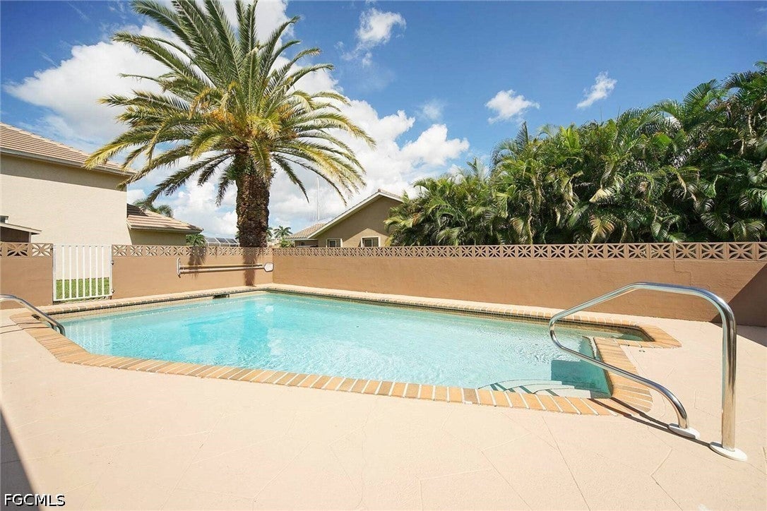 901 SW 51 Terrace, Cape Coral, FL 33914 photo