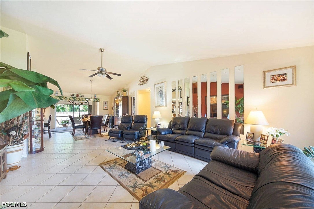 901 SW 51 Terrace, Cape Coral, FL 33914 photo