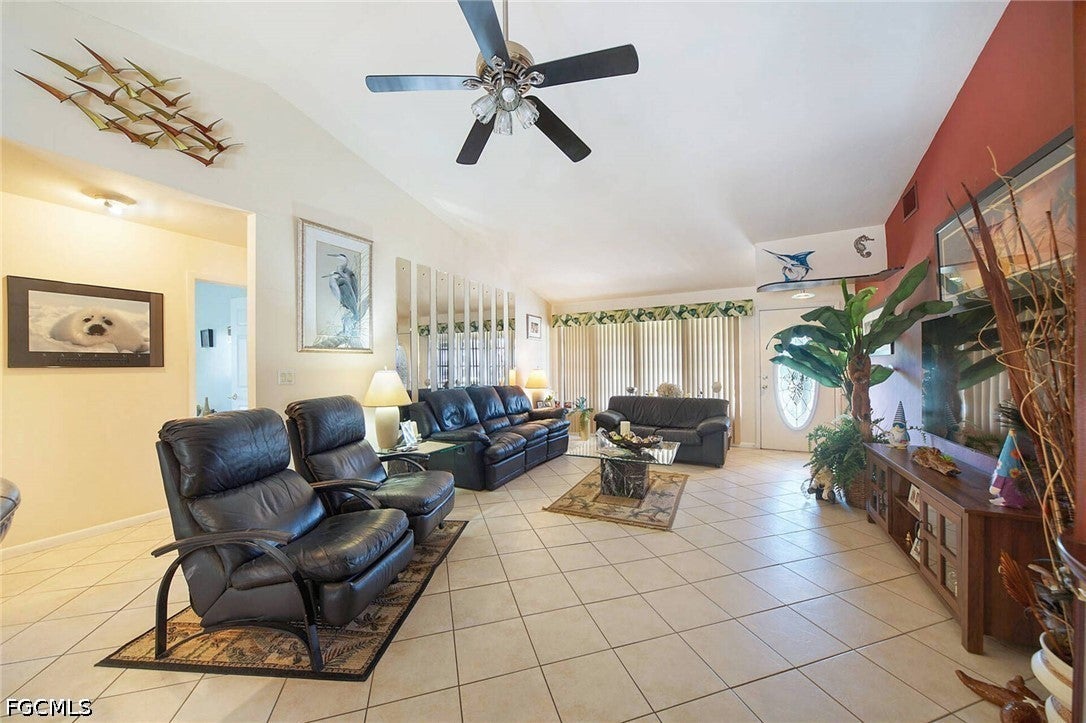 901 SW 51 Terrace, Cape Coral, FL 33914 photo