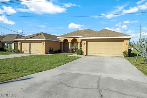 Duplex in Cape Coral FL 3018/3020 Santa Barbara Place.jpg