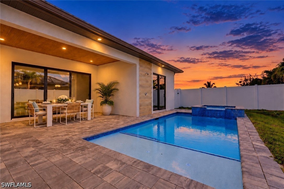 653 107 Ave, Naples, FL 34108