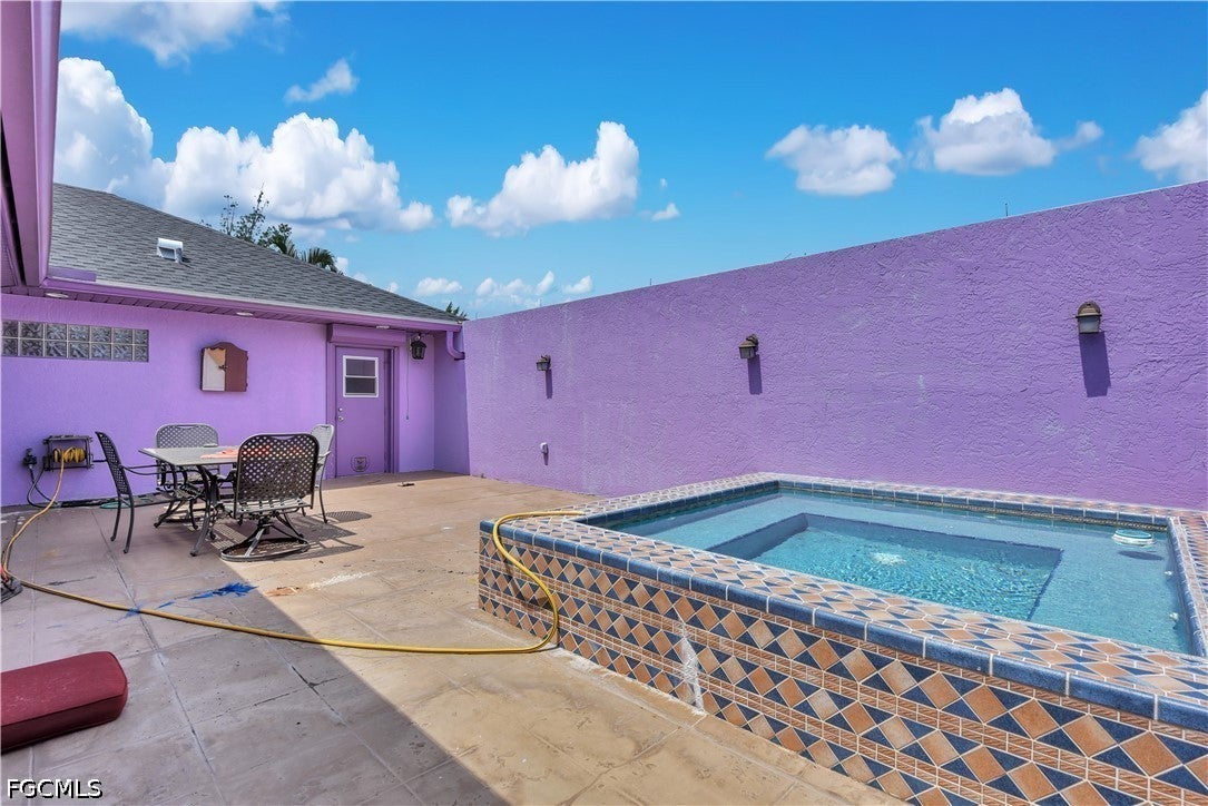 2704 SW 2 Pl, Cape Coral, FL 33914 photo