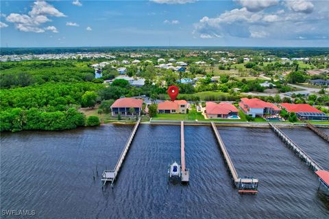 Single Family Residence in North Fort Myers FL 6140 River Shore Court.jpg