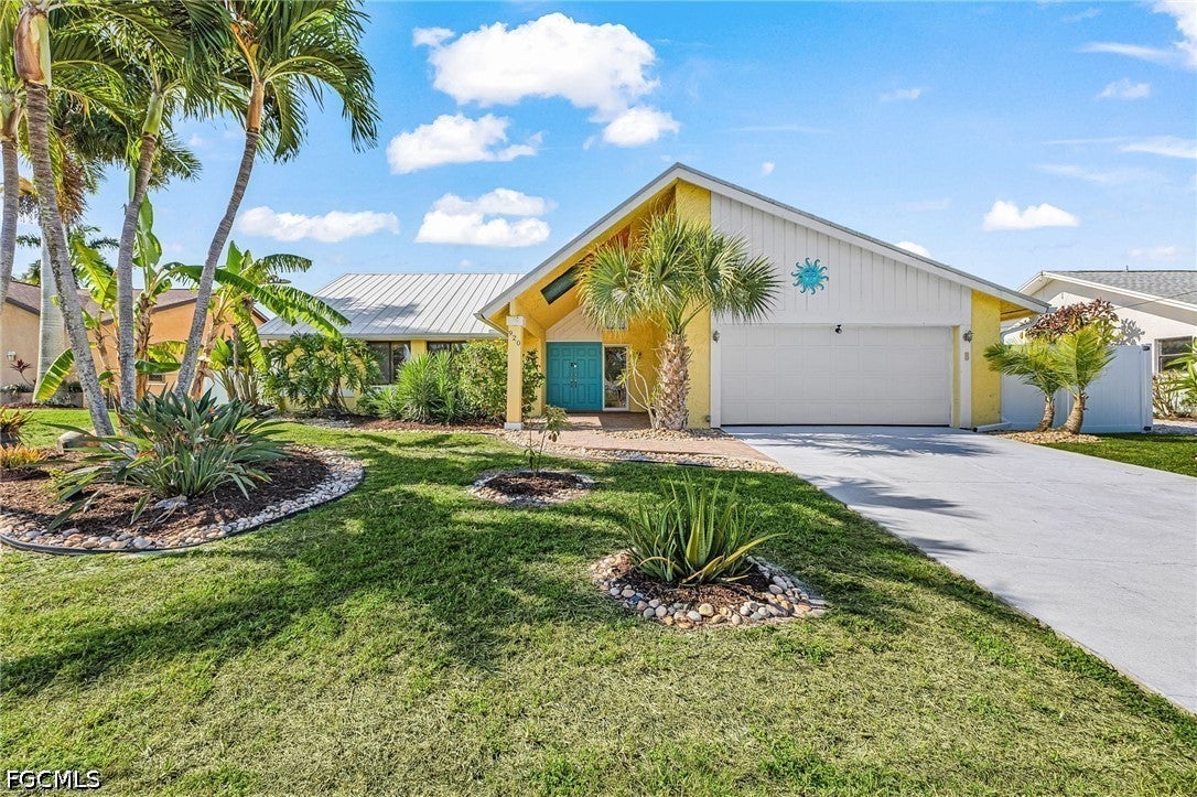 920 SE 33 St, Cape Coral, FL 33904 photo