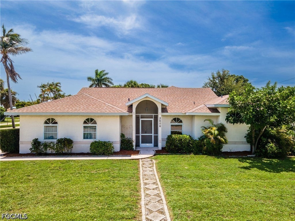 3606 Country Club Blvd, Cape Coral, FL 33904