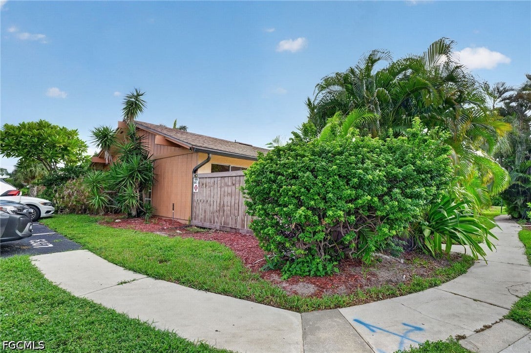 6305 Royal Woods Dr, Fort Myers, FL 33908 photo