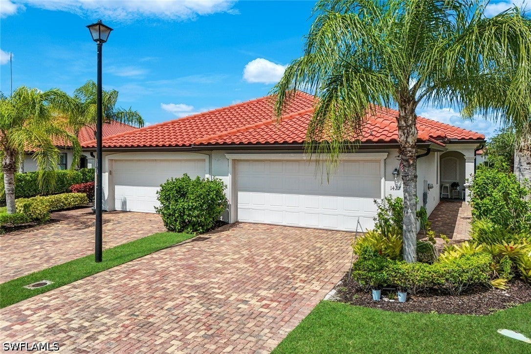 1427 Oceania Dr, Naples, FL 34113
