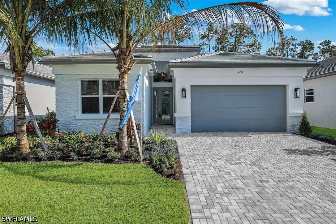 2565 Kingfisher Dr, Naples, FL 34112