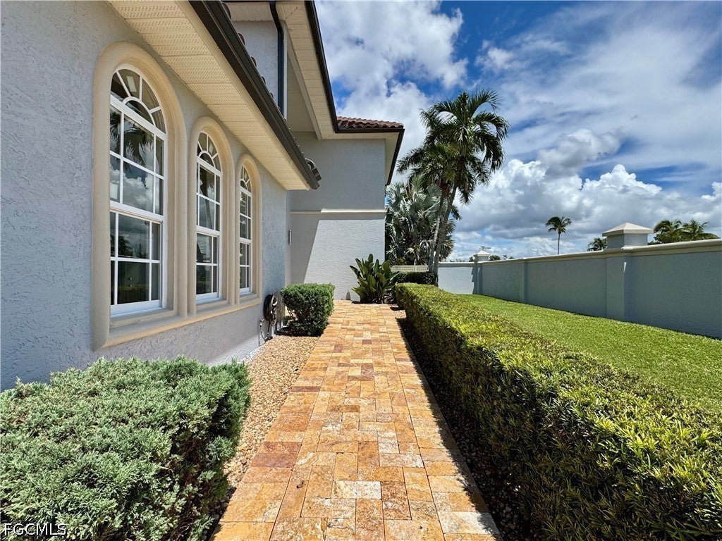 14370 Mcgregor Blvd, Fort Myers, FL 33919 photo