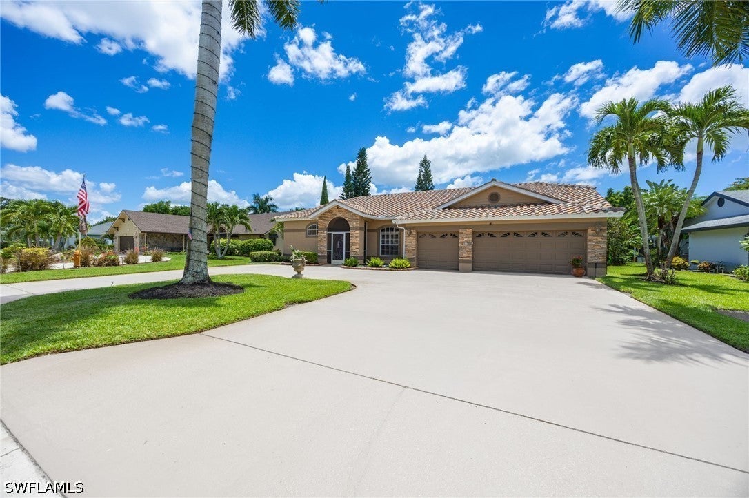 195 Palmetto Dunes Cir, Naples, FL 34113