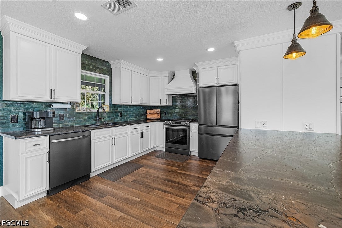2551 Tamarind St, Saint James City, FL 33956 photo