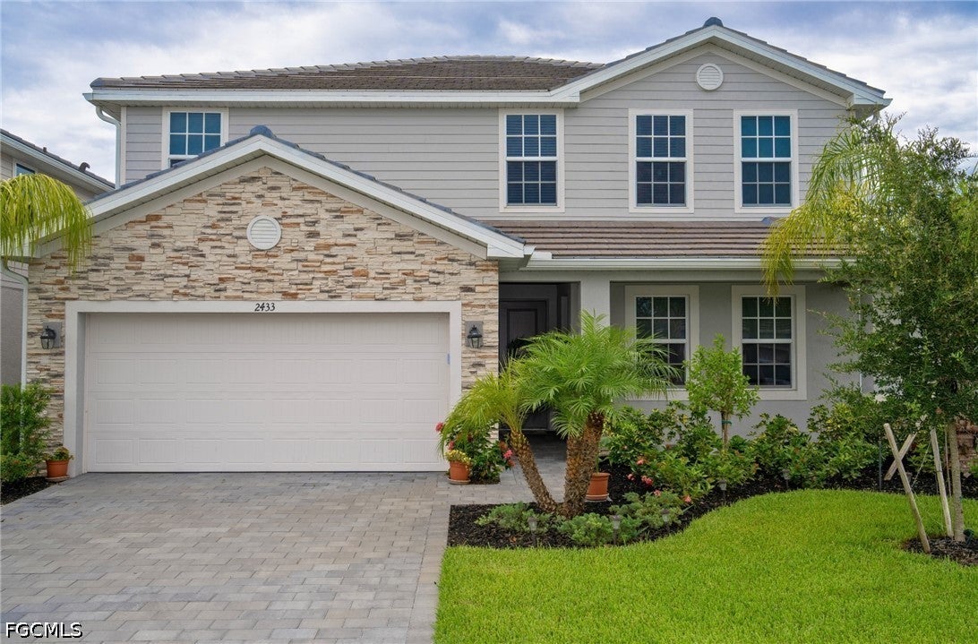 2433 Avocado Ln, Naples, FL 34120