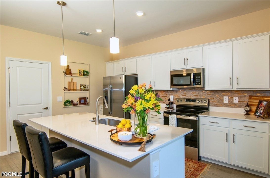 2433 Avocado Ln, Naples, FL 34120 photo