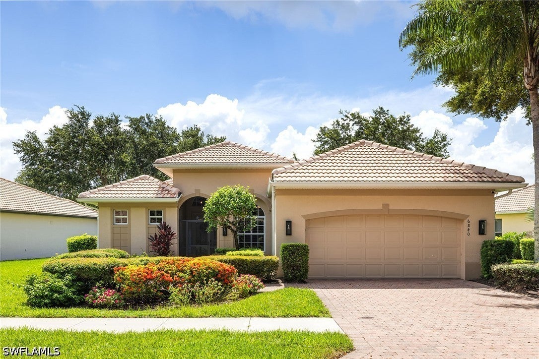 6840 Bent Grass Dr, Naples, FL 34113 photo