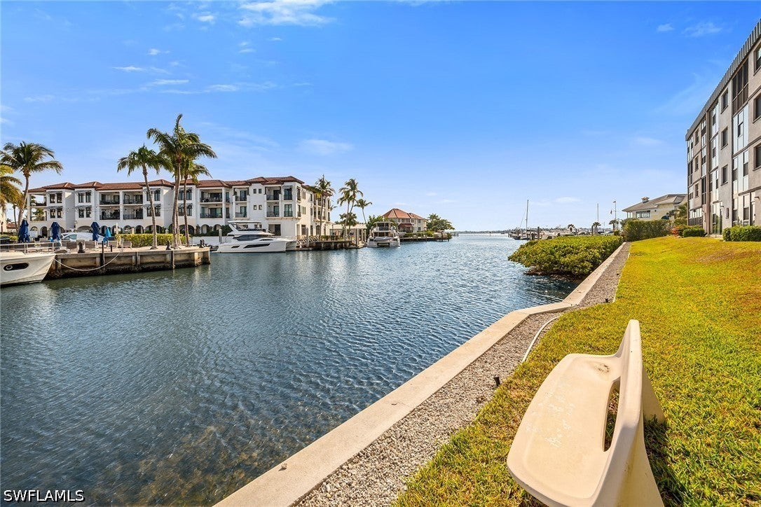 803 River Point Dr, Naples, FL 34102