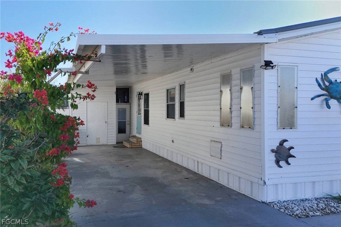 3070 Harpoon Ln, Saint James City, FL 33956 photo