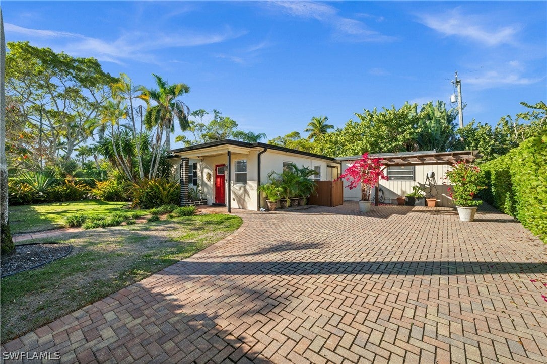715 10 St, Naples, FL 34102 photo