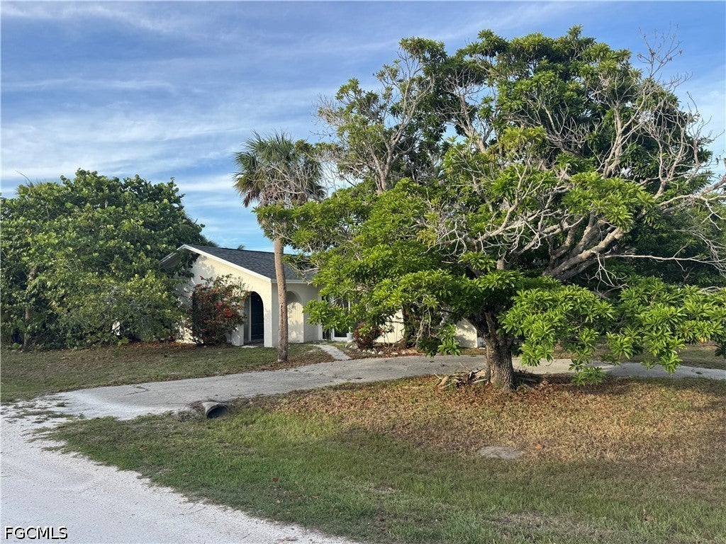1683 Atlanta Plaza Dr, Sanibel, FL 33957